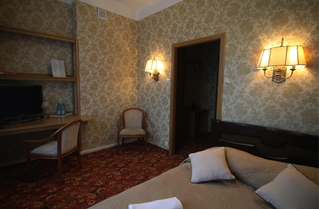 Hotel Płock エクステリア 写真