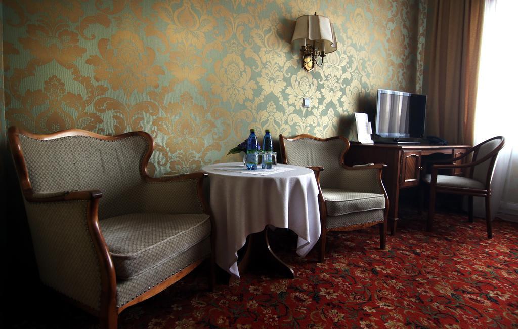 Hotel Płock エクステリア 写真